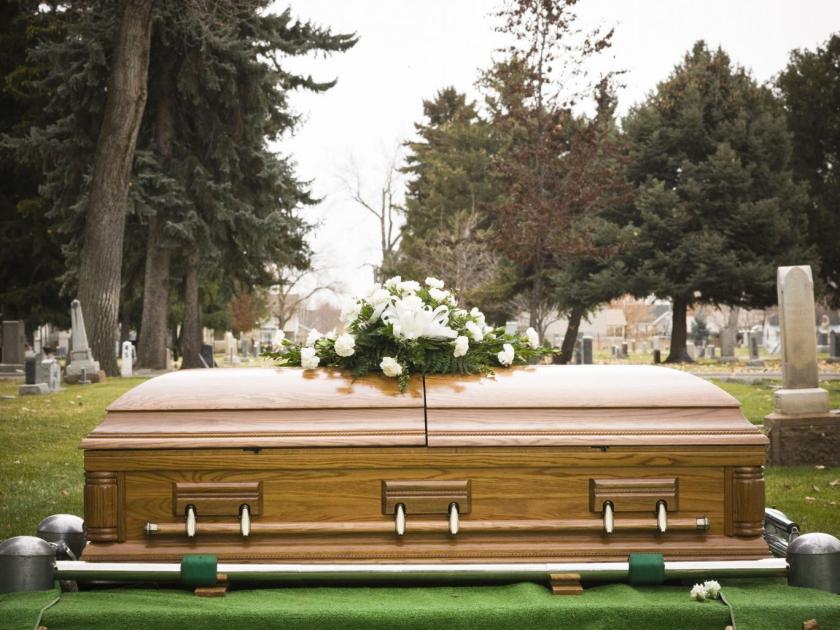 funeral-coffin-grave-creativ2